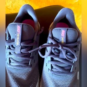 Revolution 5 CU4830 001 Thunder Grey/Digital Pink